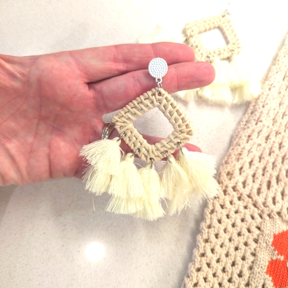 Boho"Bundle",X3 Cream and Coral Floral Tote Bag wth Fringe Earrings/Bead Bracele - Picture 4 of 9